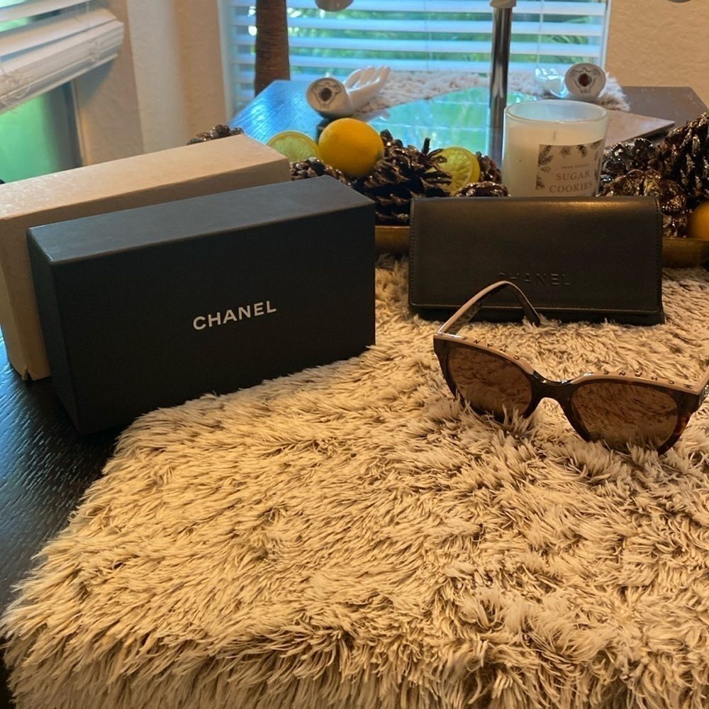 NWOT Chanel Sunglasses tortoise polarized.Box and case included
